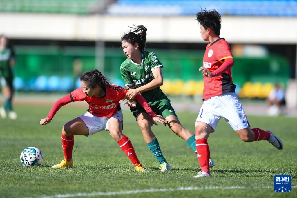 九游娱乐-女子足球比赛中，强队展现实力