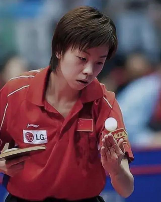 运动员们在赛场上争分夺秒，为国争光
