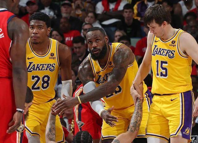 NBA豪门球队完美斩获胜利，球迷欢欣鼓舞