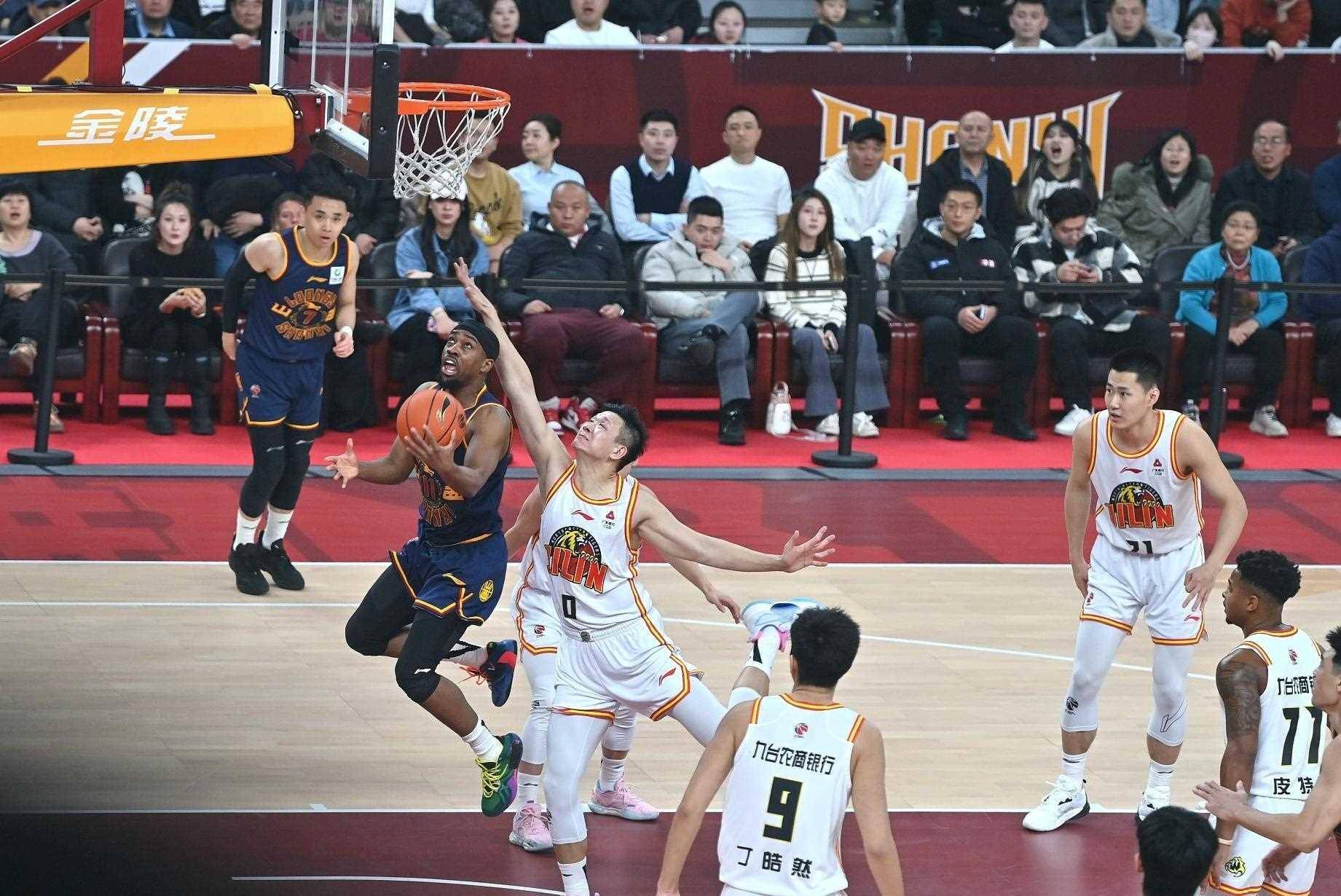 经过焦灼较量，球队最终奏凯凭借临门一脚